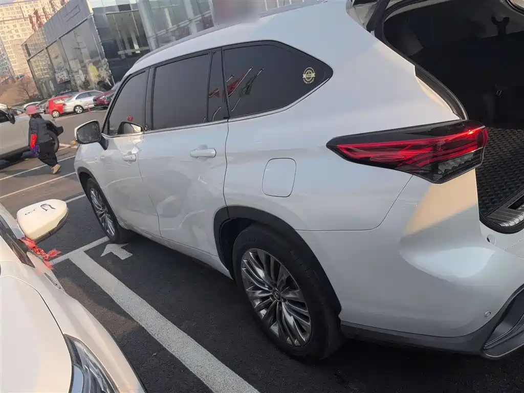 Toyota Highlander 2022 Model Dual Engine 2.5L 4WD Premium Edition 7-Seater фото 4
