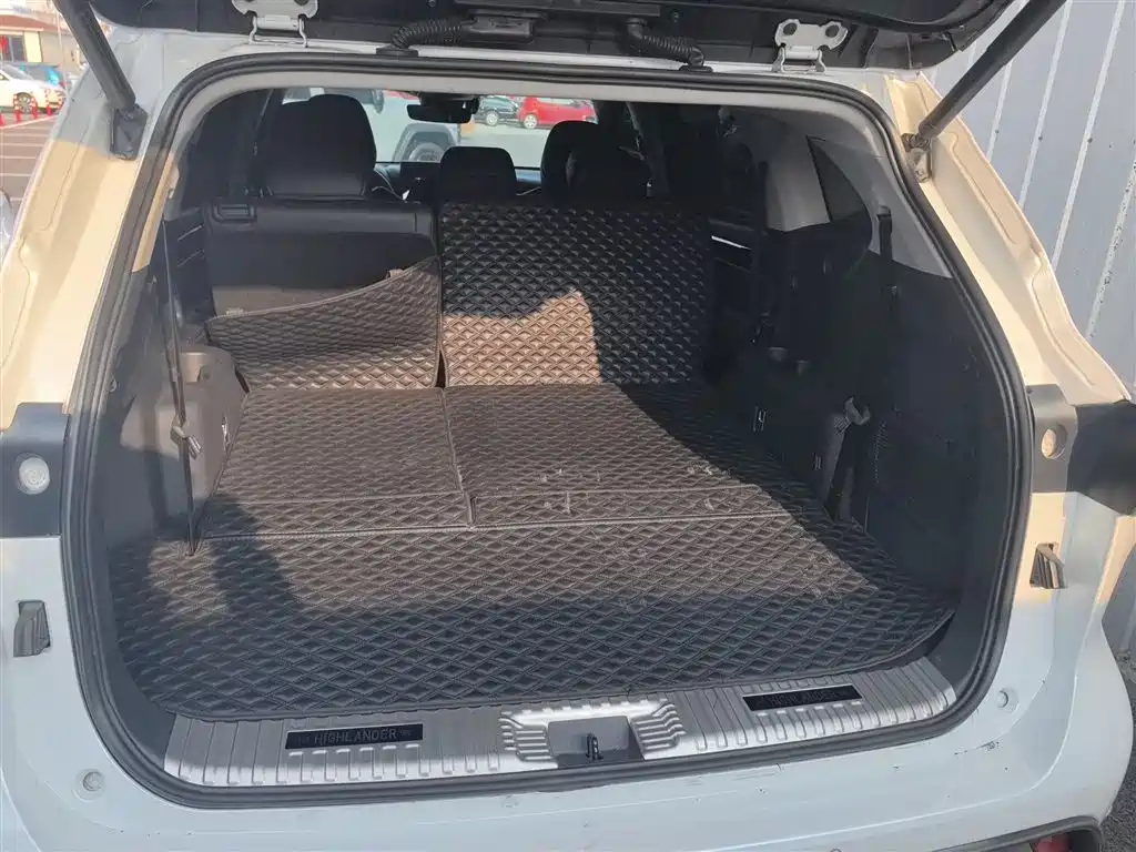 Toyota Highlander 2022 Model Dual Engine 2.5L 4WD Premium Edition 7-Seater фото 16
