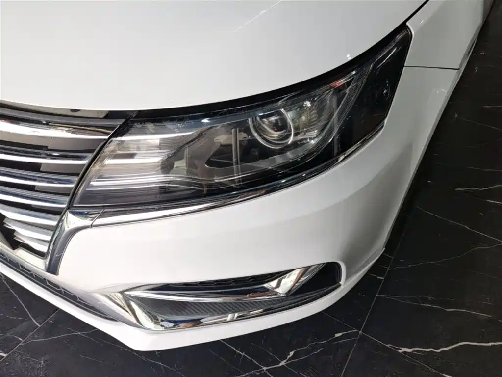 Фото 24 - Roewe i6