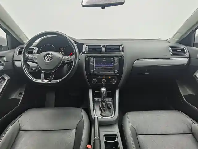 Volkswagen Sagitar 2017 1.6L Automatic Comfort — фото 5