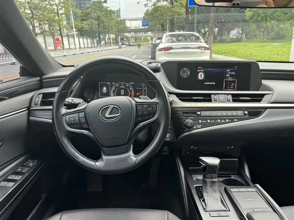 Lexus ES 2018 200 Excellence Edition China V фото 18