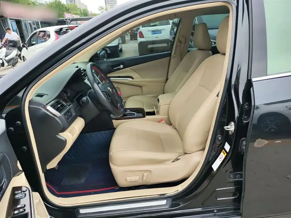 Toyota Camry 2016 2.0E 10th Anniversary Elite Edition фото 15