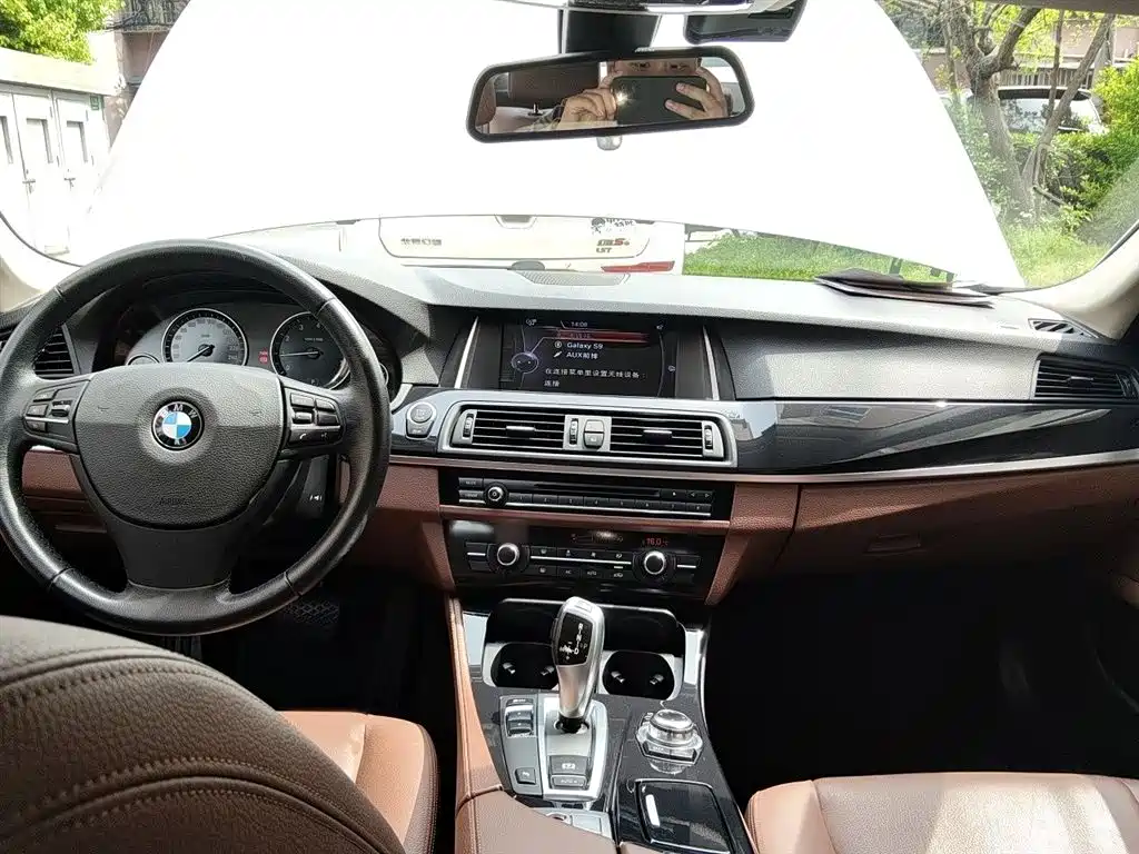 BMW 5 Series 2014 520Li Elegance фото 13