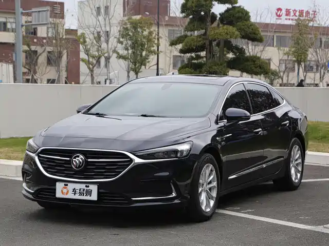 Buick LaCrosse 552T, Люкс