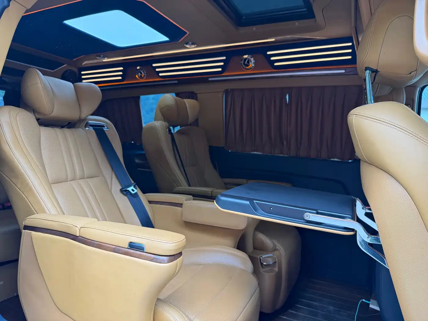 Photo 8 - Mercedes-Benz Vito