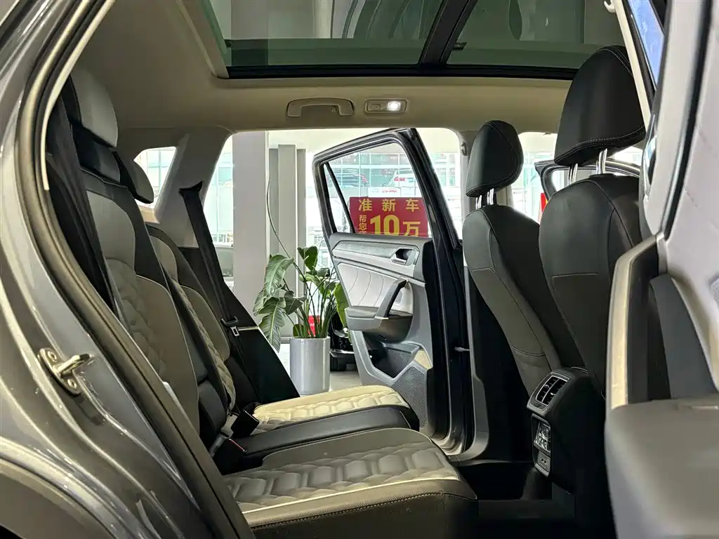 Volkswagen Tayron 2024 300TSI 2WD Luxury Plus Advanced фото 12