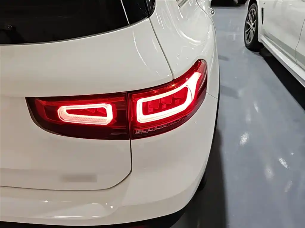 MERCEDES-BENZ GLB