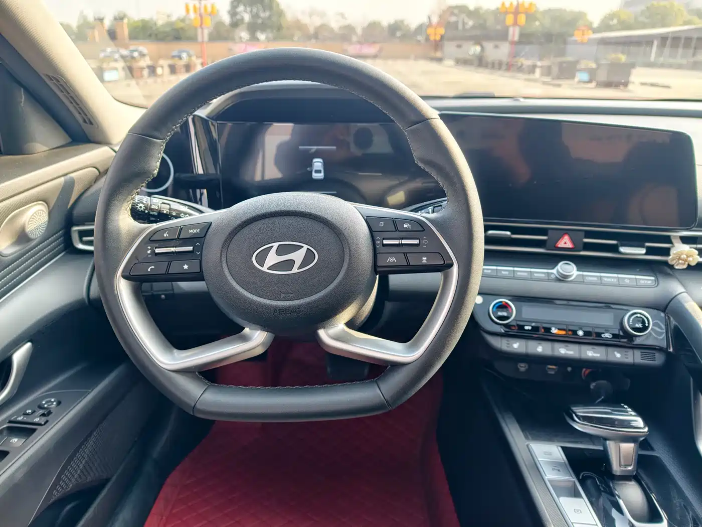 Hyundai Elantra 2023 Model 1.5L CVT LUX Premium Edition фото 11