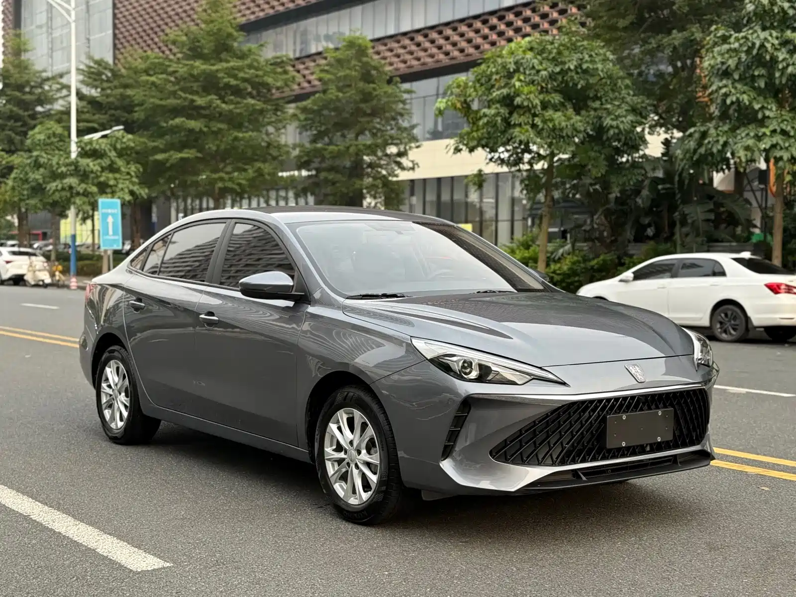 Photo 3 - Roewe i5