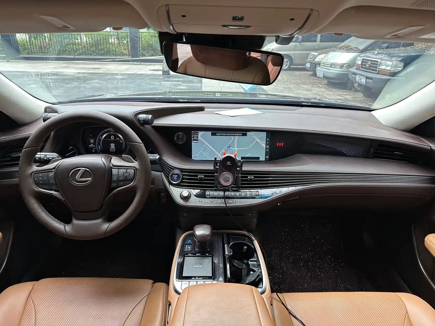 Фото 6 - Lexus LS