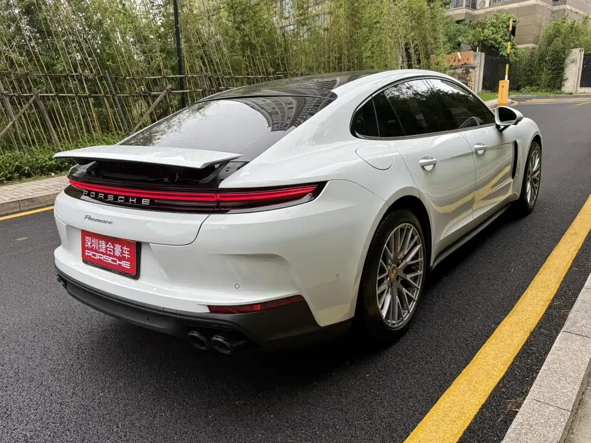 PORSCHE PANAMERA