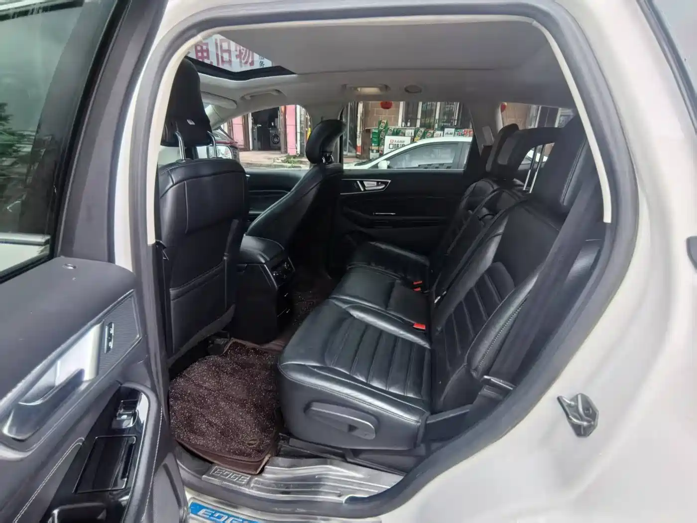 Фото 9 - Ford Edge