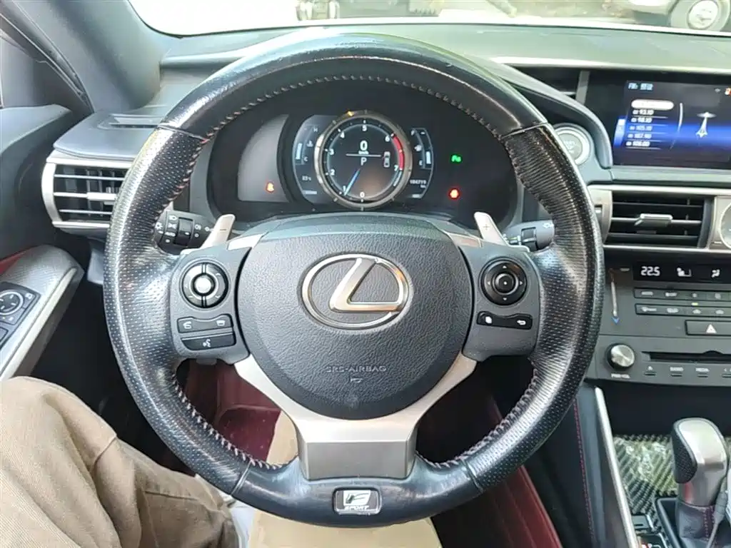 Lexus IS 2015 200t F SPORT фото 11