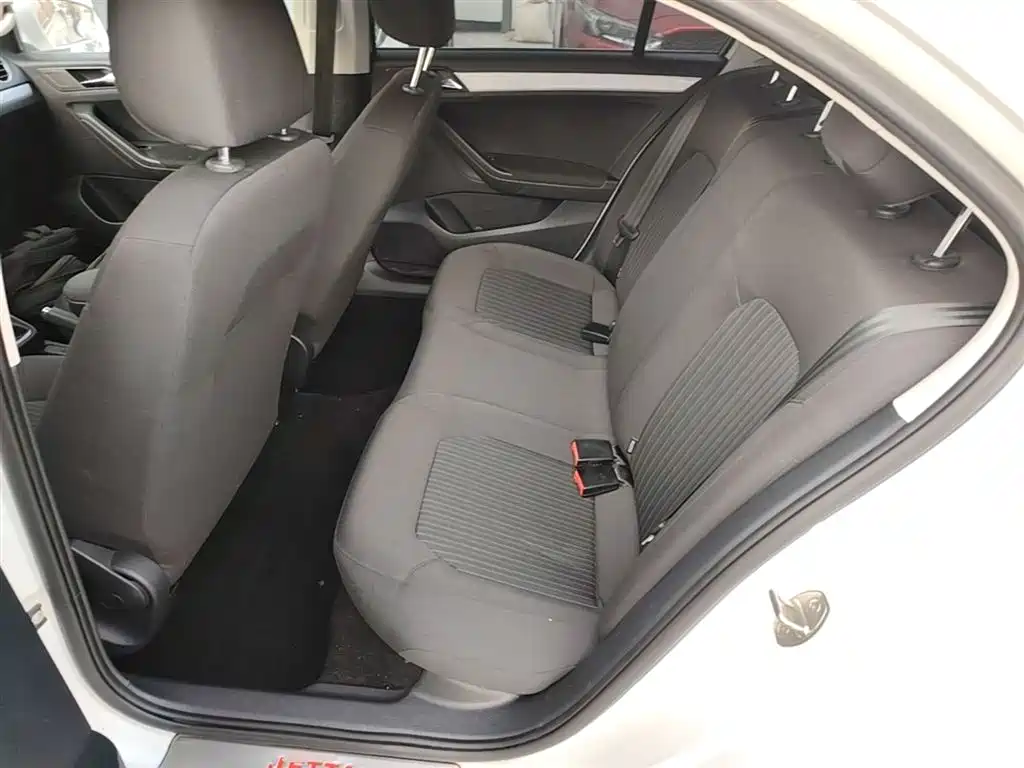 Volkswagen Jetta 2015 1.6L Manual Comfort фото 17