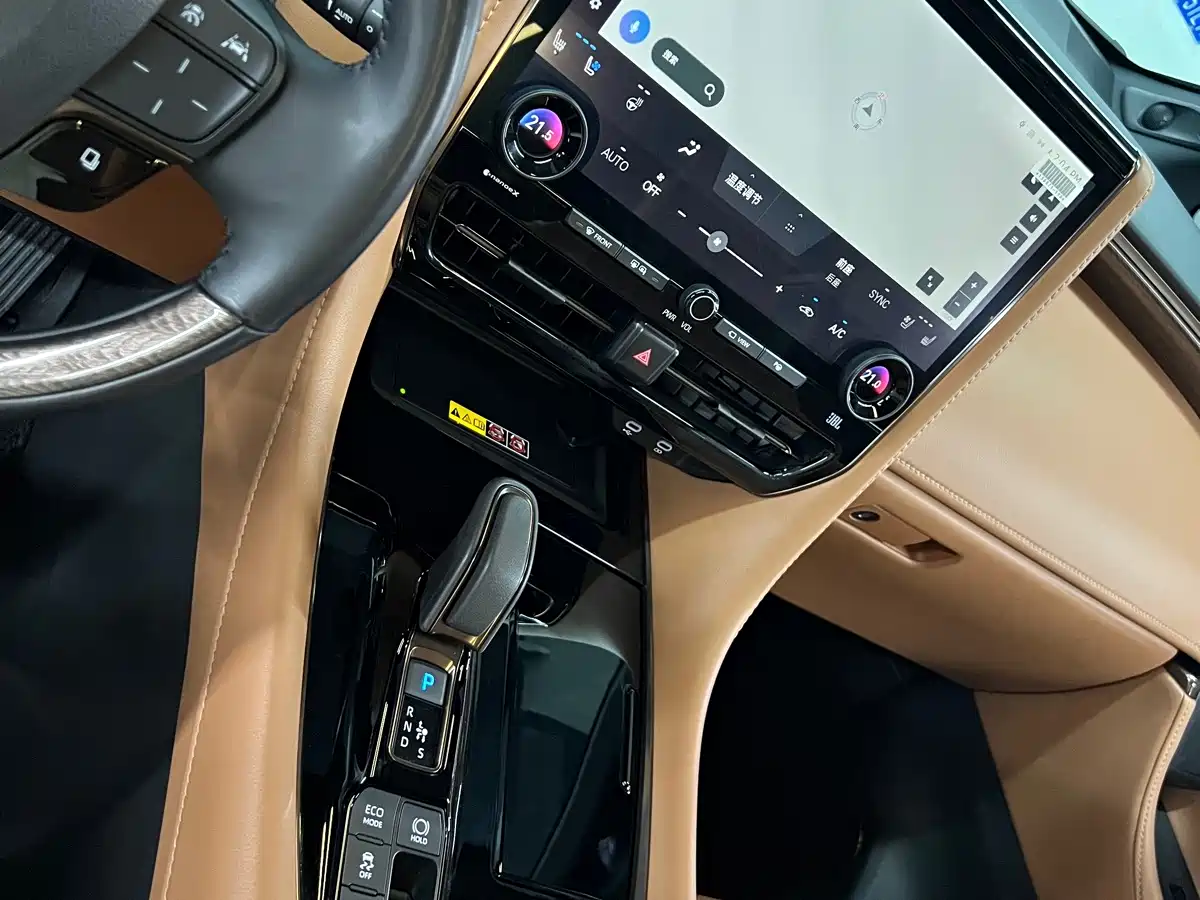 Toyota Vellfire 2026 2024 Crown Hybrid 2.5L Executive Premium Edition