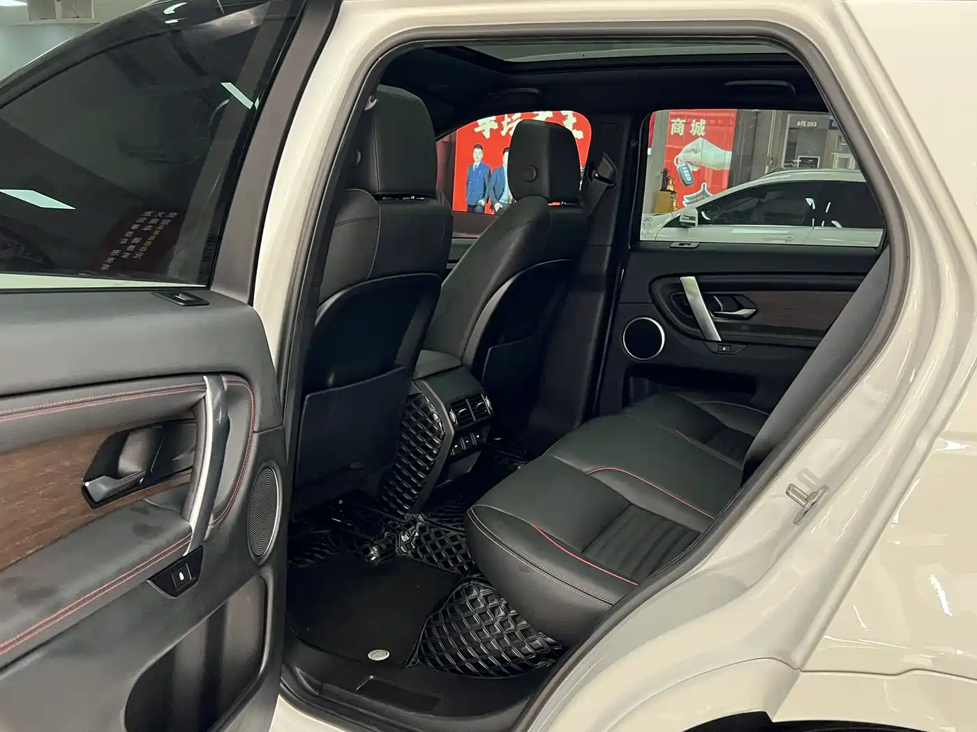 Land Rover Discovery Sport 2022 Model 249PS R-Dynamic S Performance Edition 5-Seater фото 6