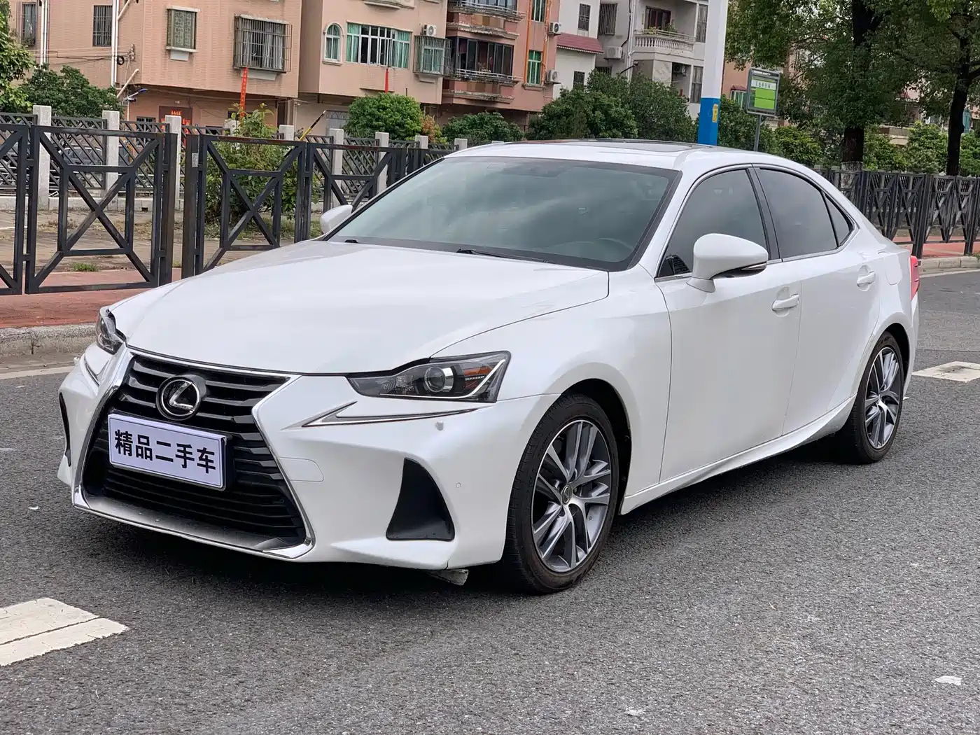 Lexus IS 2017 300 Fashion Edition