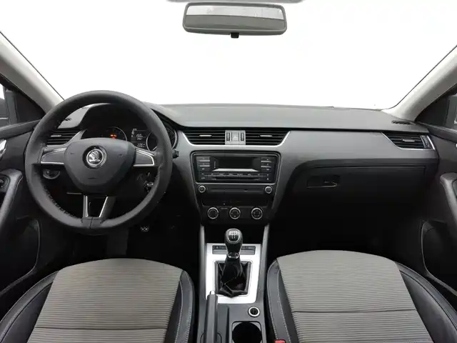 Škoda Octavia 2016 1.6L Manual Pioneer Edition — фото 5