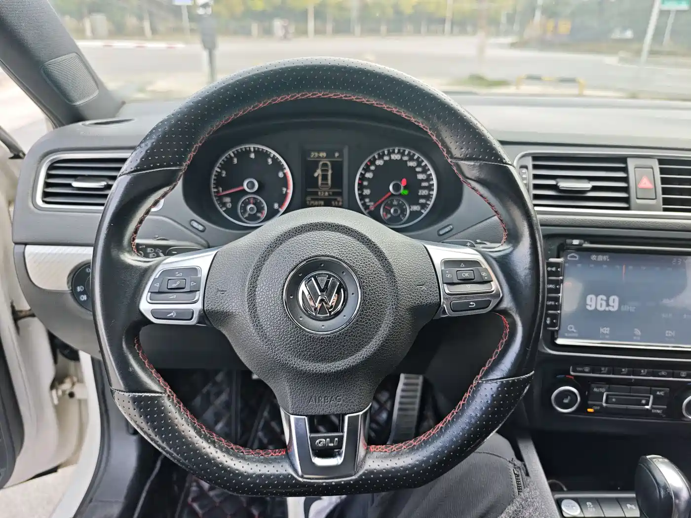 Volkswagen Sagitar 2013 2.0TSI GLI фото 6
