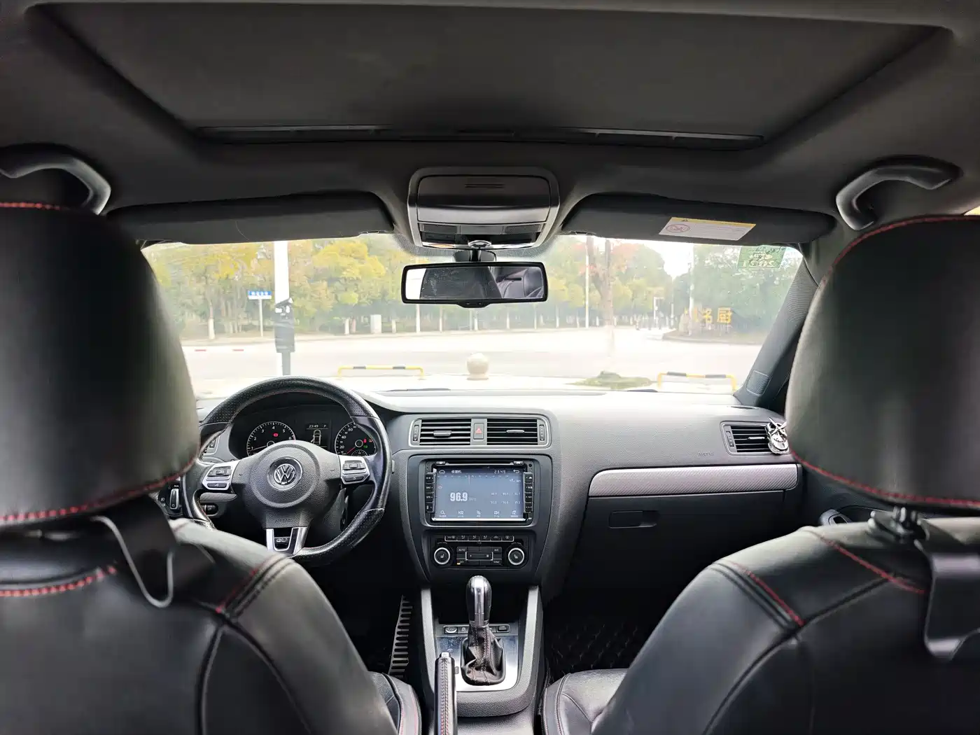 Volkswagen Sagitar 2013 2.0TSI GLI фото 11