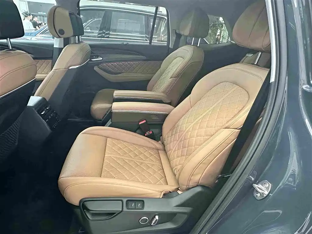 Audi Q6 2024 2024 45 TFSI quattro Qi Yun Yu Lin Package 6-seater