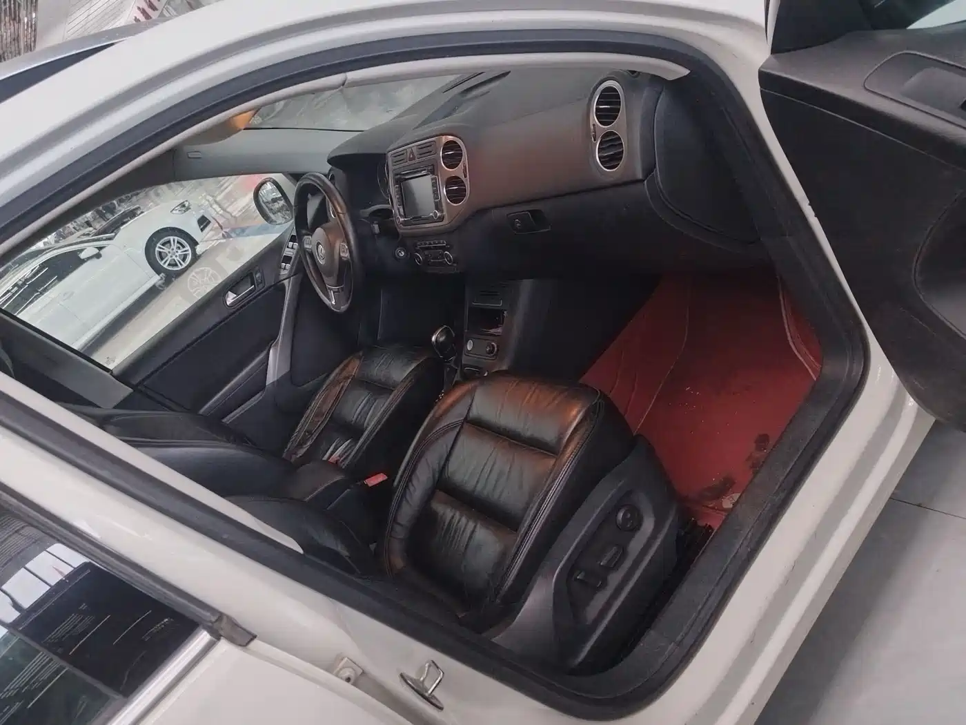 Volkswagen Tiguan 2012 1.8TSI Automatic 2WD Elite Edition фото 4