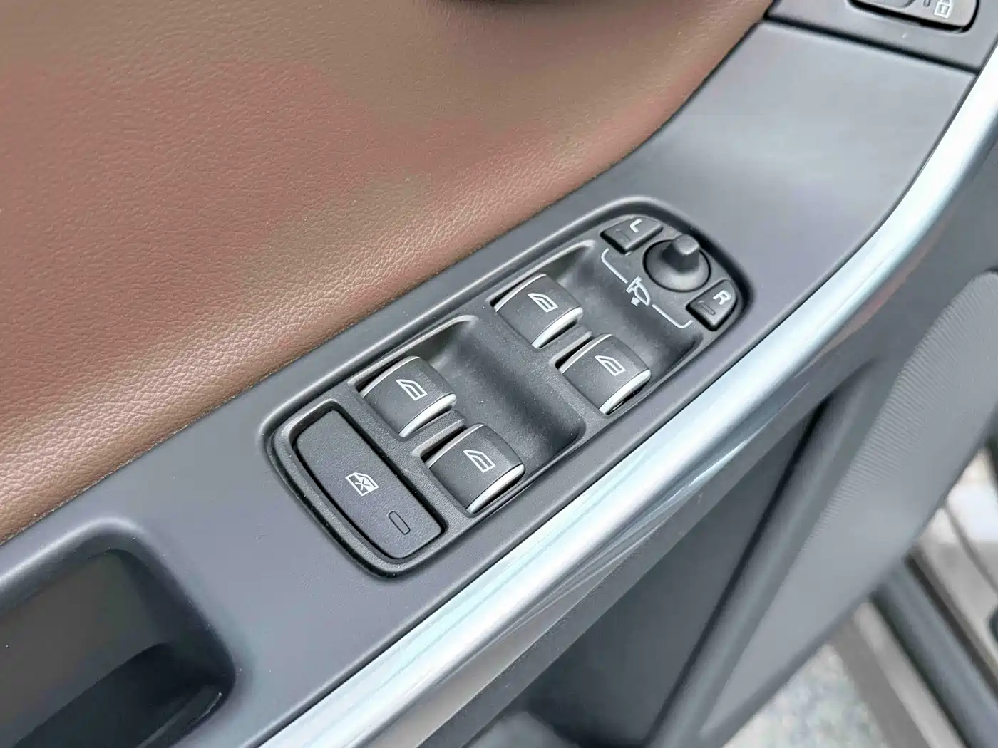 Фото 9 - Volvo XC60