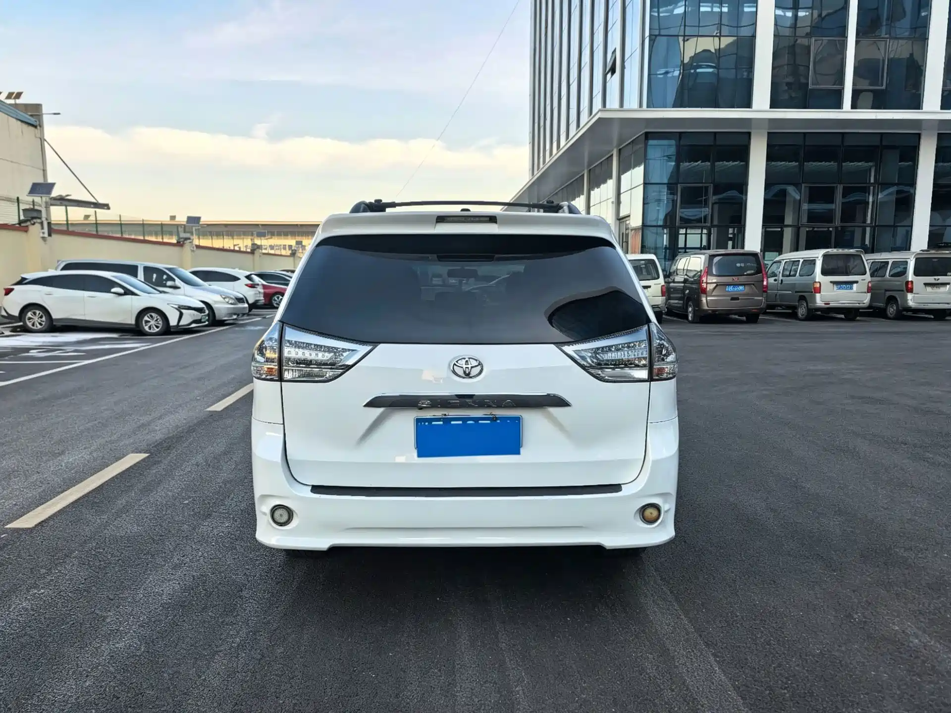 Photo 8 - Toyota Sienna