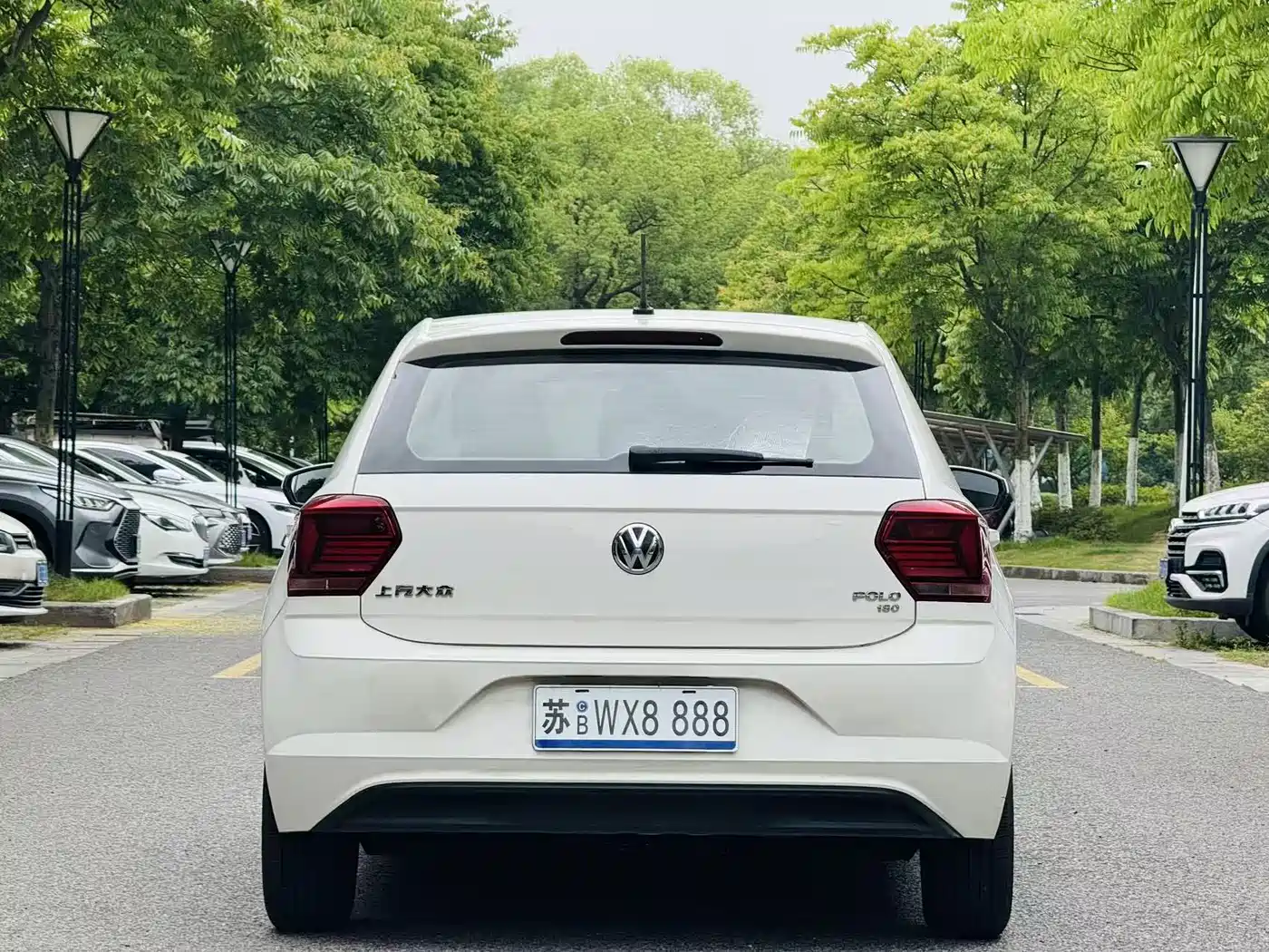 VOLKSWAGEN POLO