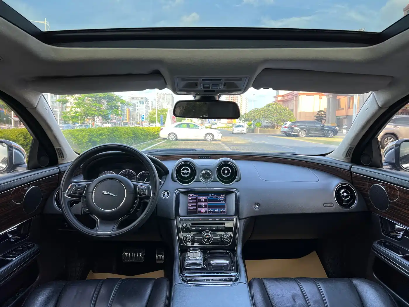 Jaguar XJ 2014 2013 XJL 3.0 SC Cambridge Limited Edition