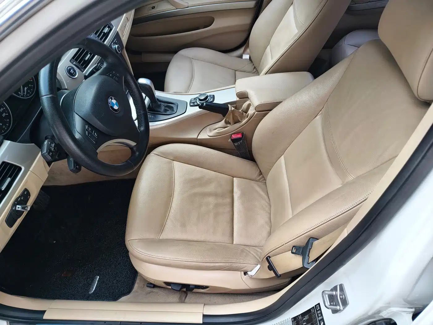 BMW 3 Series 2012 320i Luxury фото 3