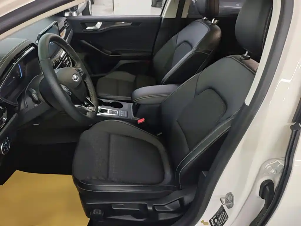 Ford Focus 2022 2021 Hatchback EcoBoost 180 Auto Trend