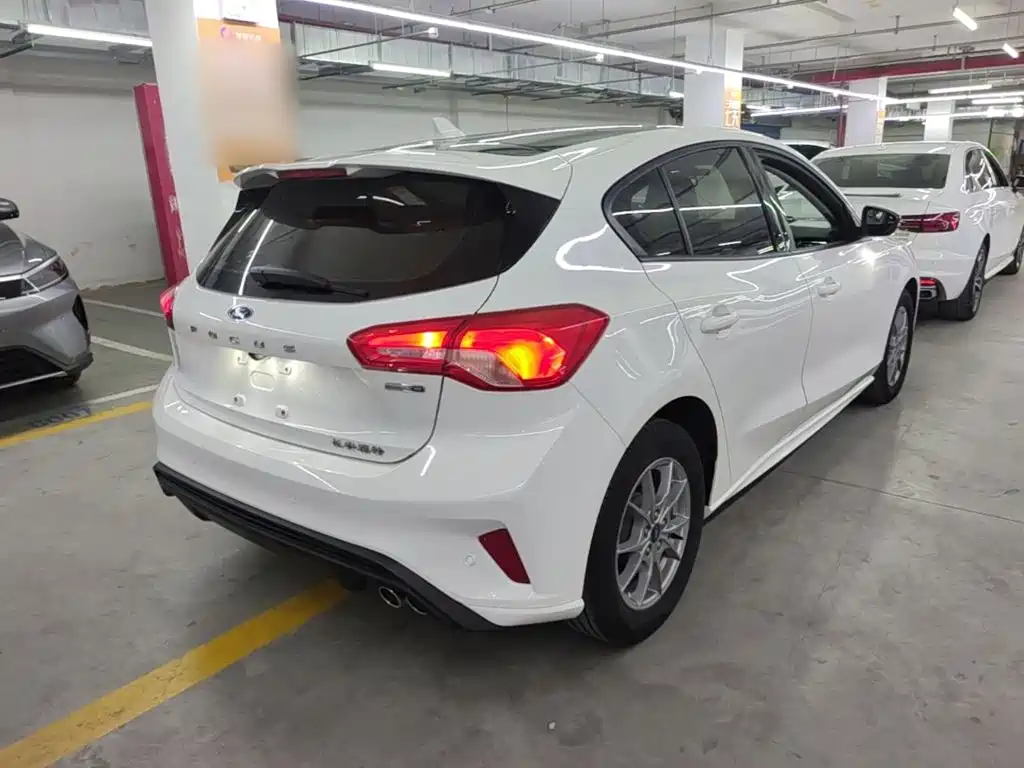 Ford Focus 2022 2021 Hatchback EcoBoost 180 Auto Trend