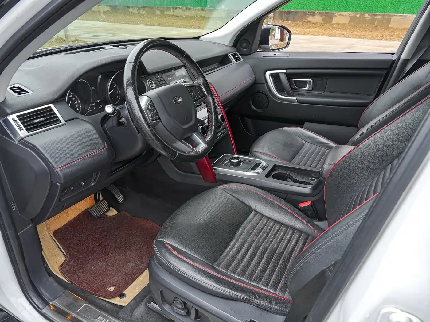 Фото 16 - Land Rover Discovery Sport
