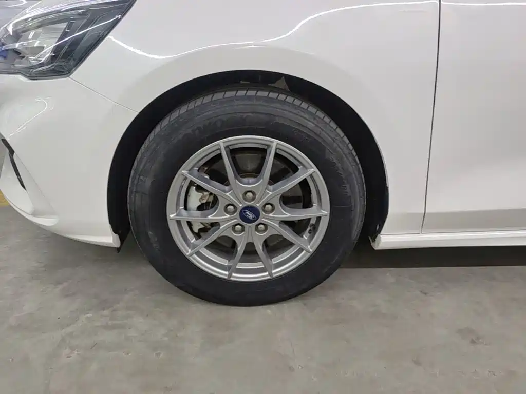 Ford Focus 2022 2021 Hatchback EcoBoost 180 Auto Trend
