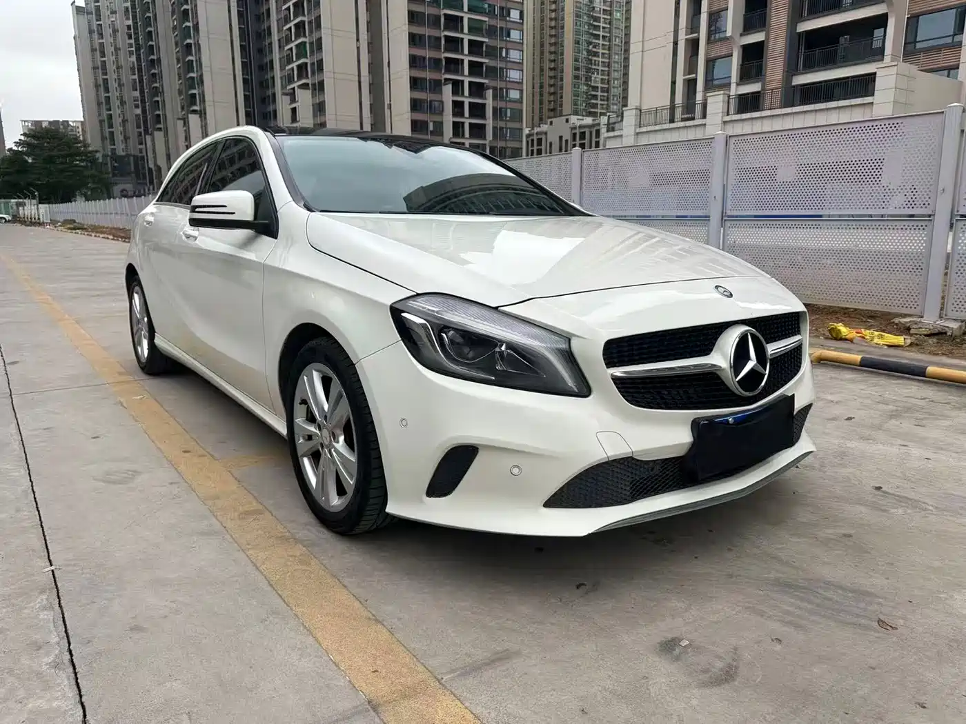 Mercedes-Benz A-Class (Import) 2016 A 200 Dynamic фото 3