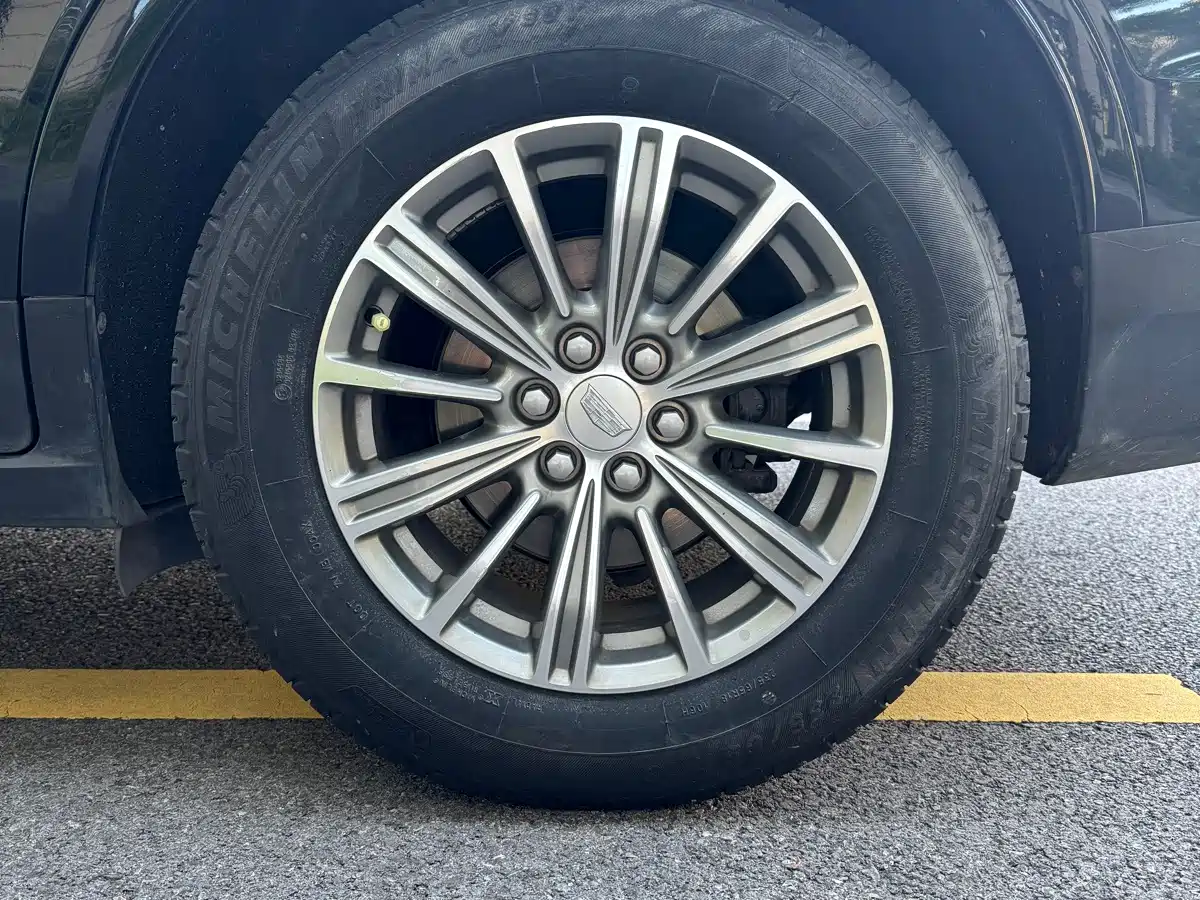 Photo 12 - Cadillac XT5