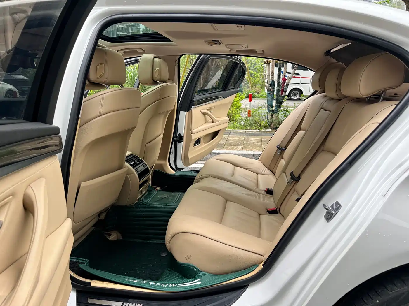 BMW 5 Series 2011 535Li Leading фото 18