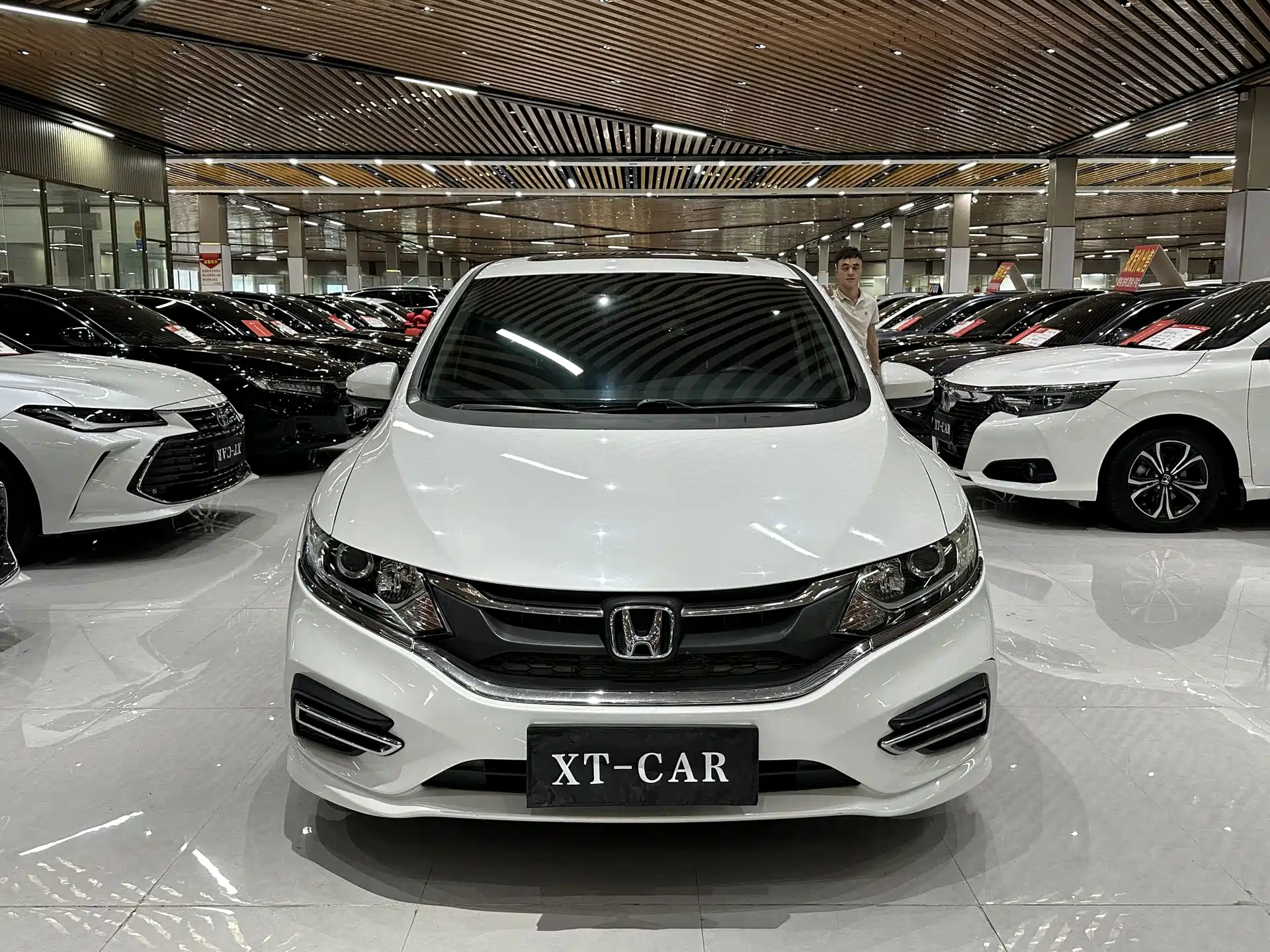 Фото 2 - Honda Jade