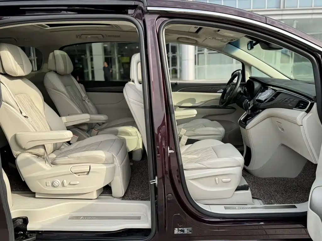 Фото 14 - Buick GL8