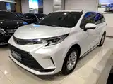 Фото 1 - Toyota Granvia