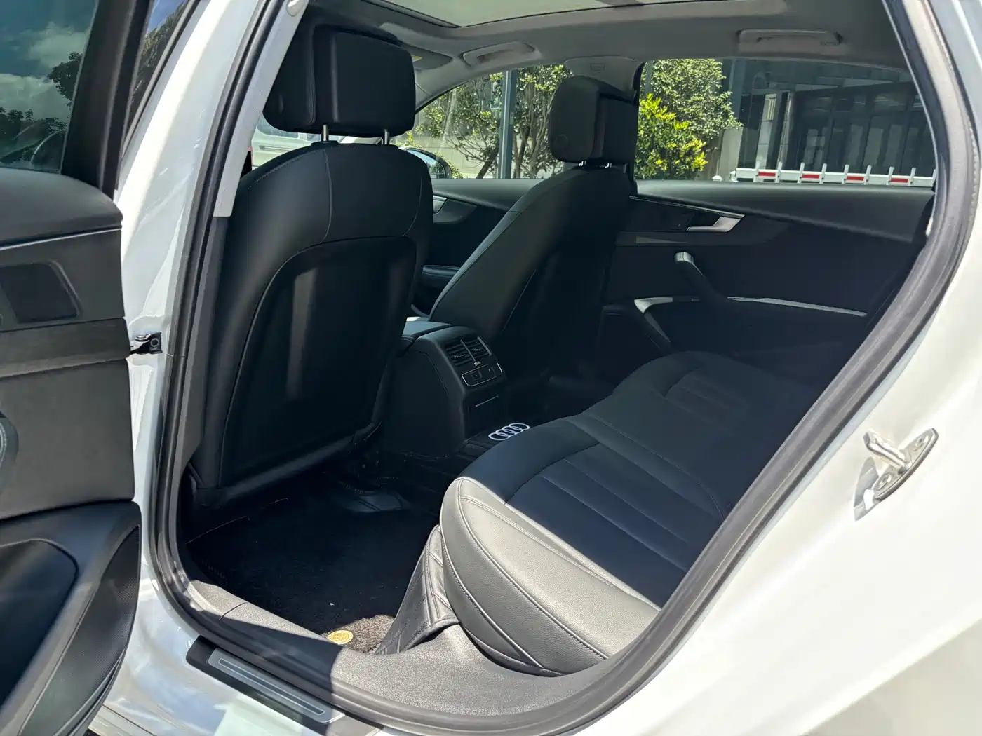 Фото 12 - Audi A4L