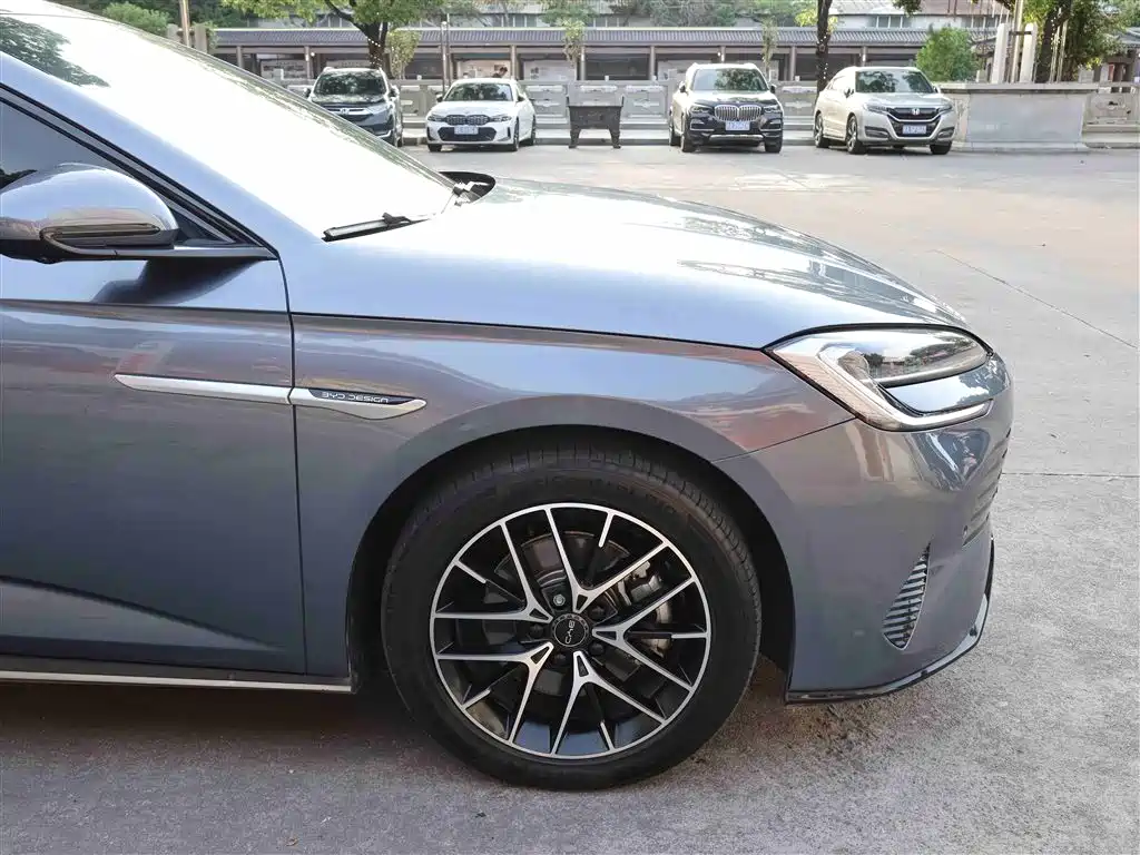 BYD Seal 2024 Glory Edition DM-i 1.5L 121km Luxury фото 30