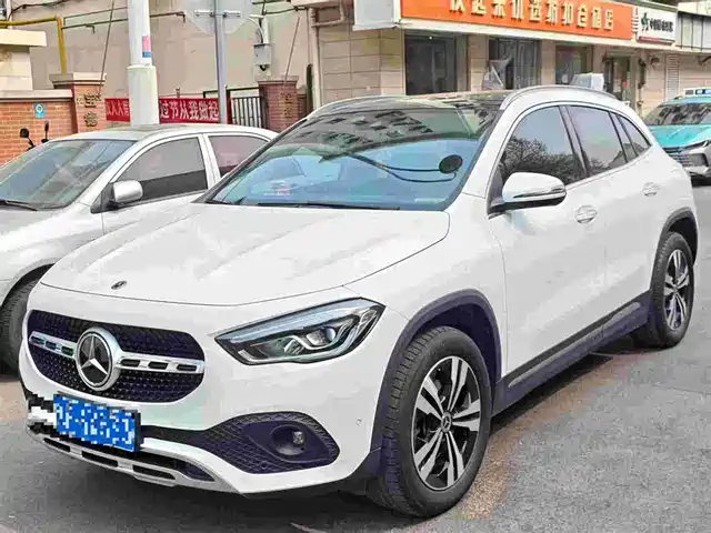 MERCEDES-BENZ GLA