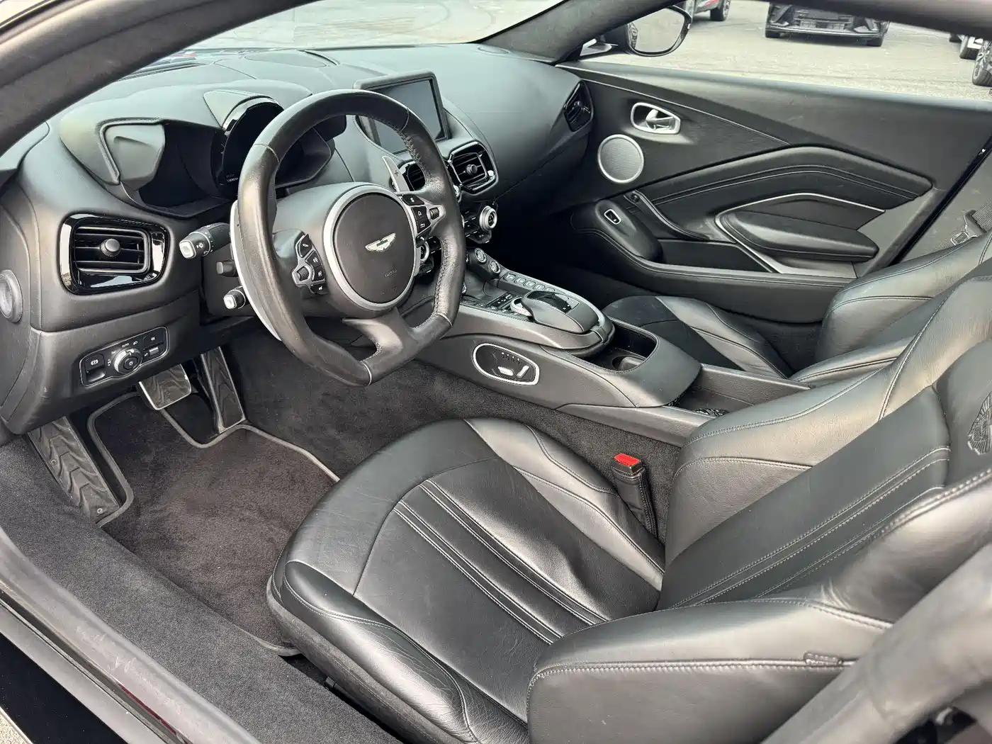 Aston Martin V8 Vantage 2020 4.0T V8 Coupe фото 8