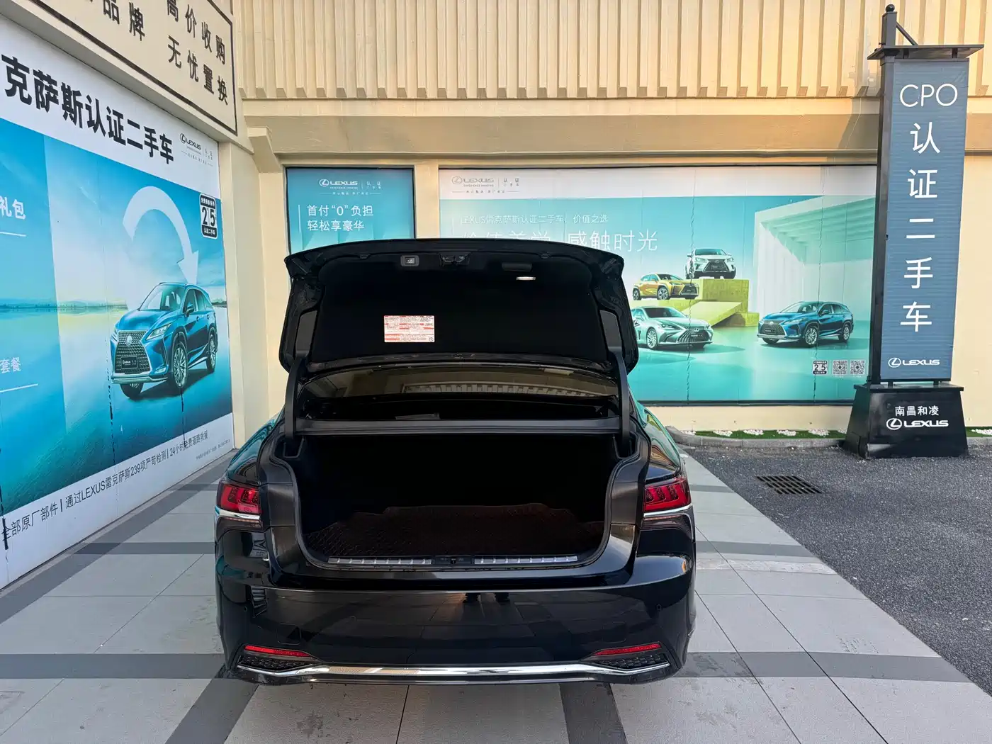 Lexus LS 2018 500h Executive Edition China V фото 8