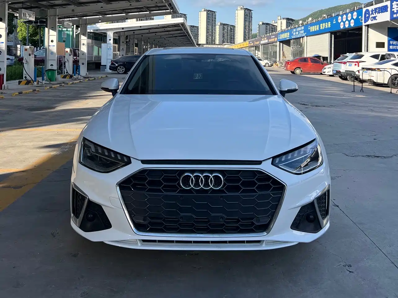 Audi A4L 2022 40 TFSI Fashion Elegance фото 2