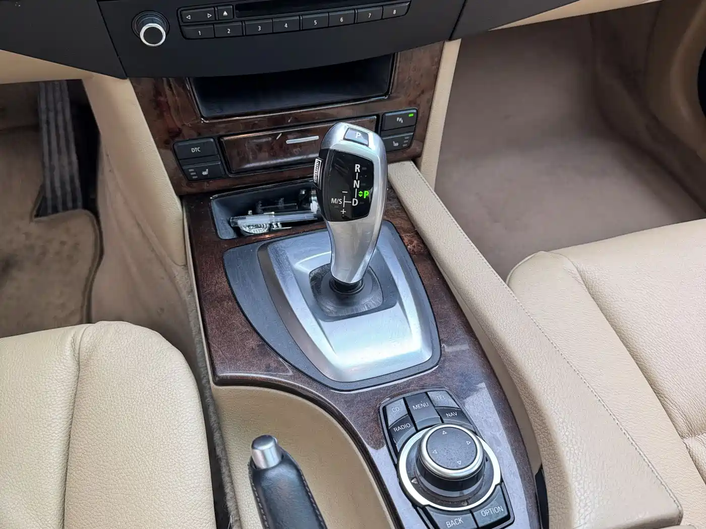 BMW 5 Series 2010 523Li Leading фото 8