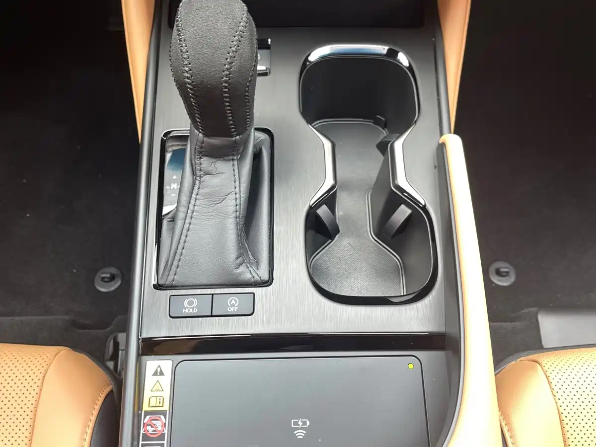 Lexus ES 2026 2025 200 Ultimate Edition