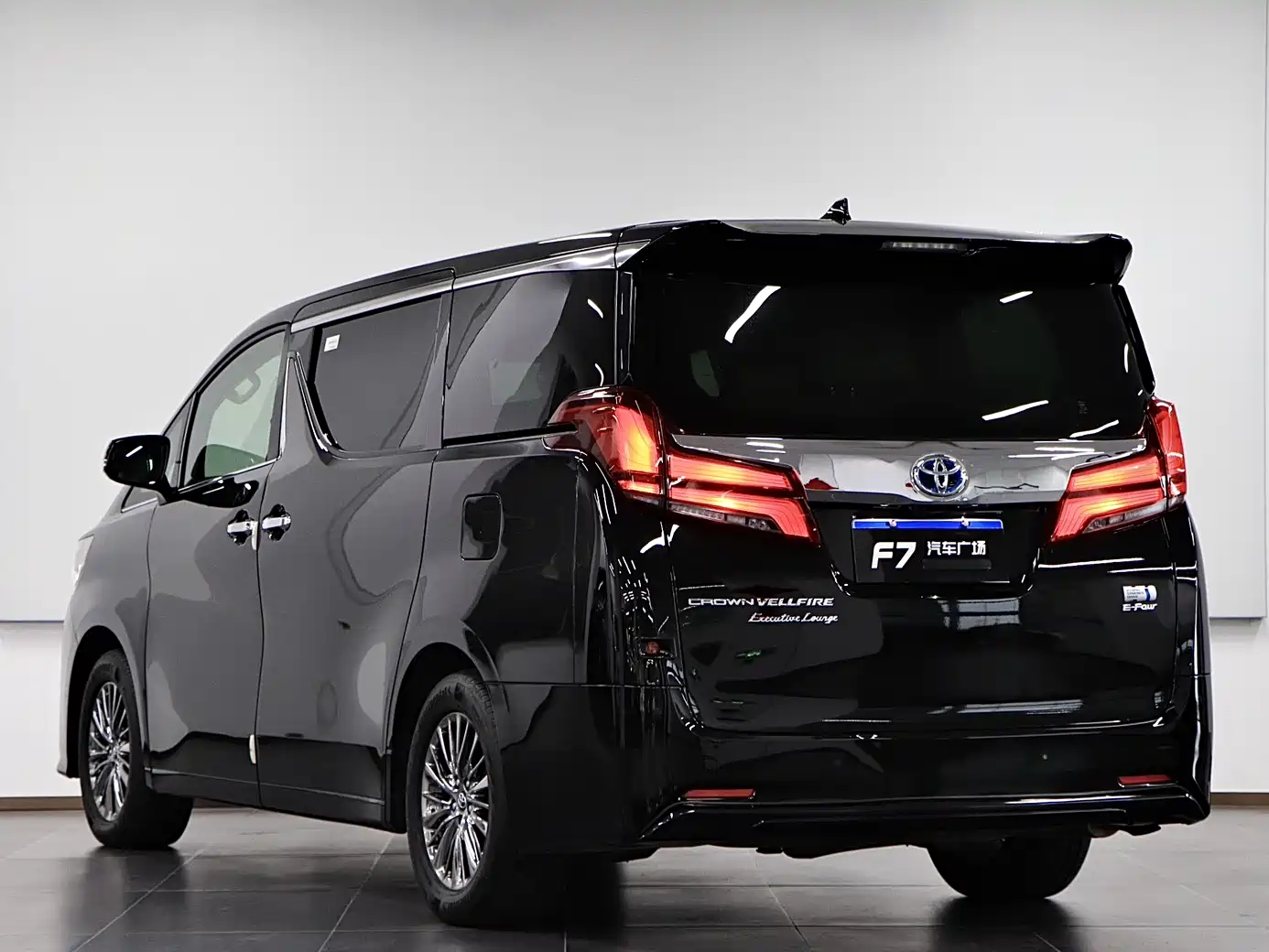 Toyota Vellfire 2021 Crown Hybrid 2.5L HV Supreme Edition фото 4